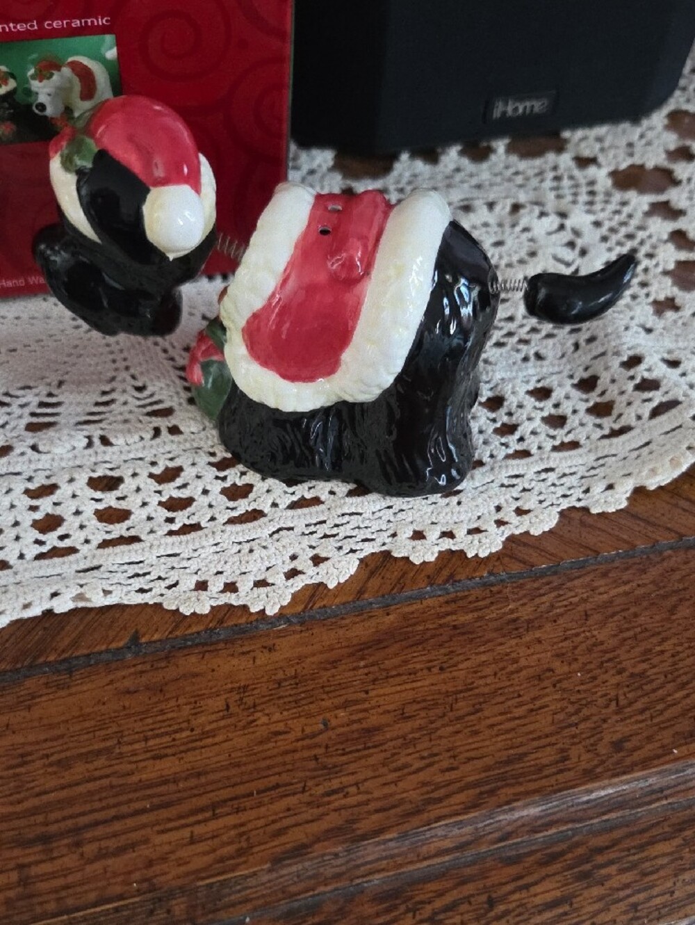 Christmas Bobble-Head Dog Salt & Pepper Shakers - Picture 3 of 6